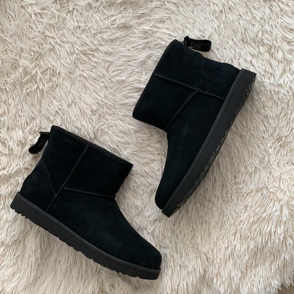 NWB authentic Ugg classic mini logo zip black boots - Picture 7 of 8